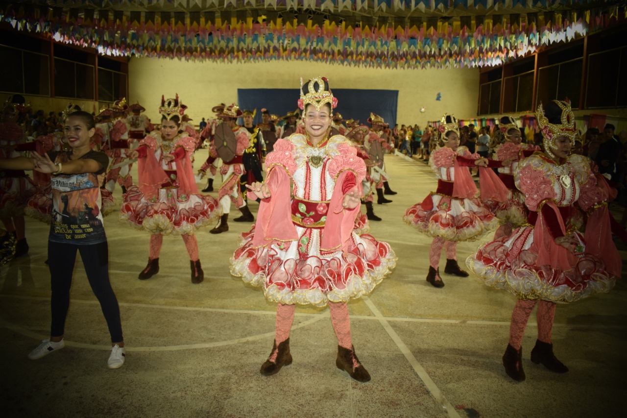 Quadrilha Encanto Junino disputa final do 2º grupo em Macapá.